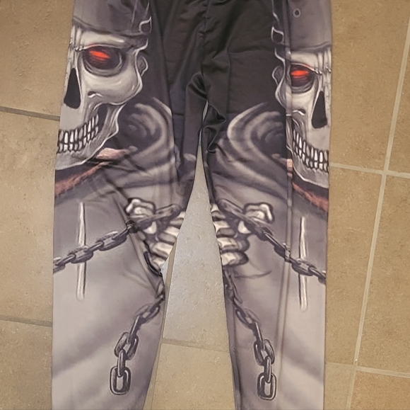 SKULL ☠️ & 🥀 ROSES LEGGINGS <> SET OF 2 - Picture 2 of 16